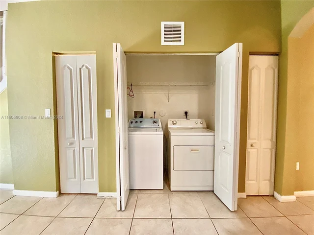 21111 NW 14th Pl # 33, Miami Gardens FL 33169