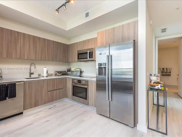 201 SW 17th Rd # 807, Miami FL 33129