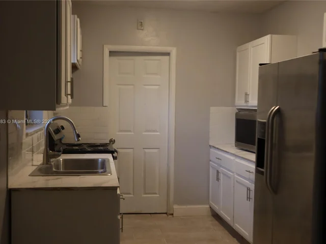 1178 NE 111th St # B, Miami FL 33161