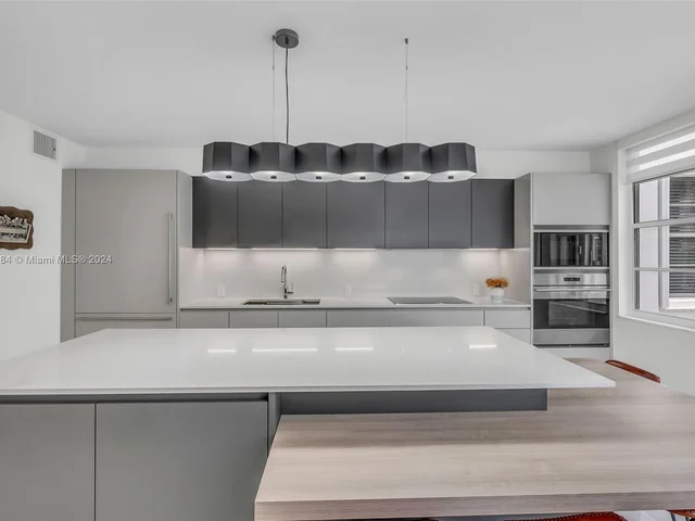 5660 Collins Ave # 2A, Miami Beach FL 33140