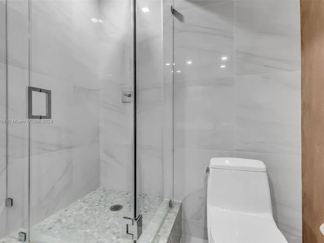 5660 Collins Ave # 2A, Miami Beach FL 33140