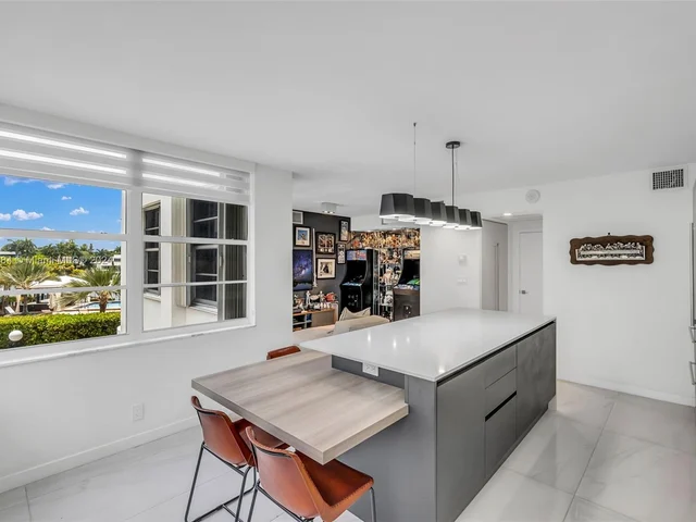 5660 Collins Ave # 2A, Miami Beach FL 33140