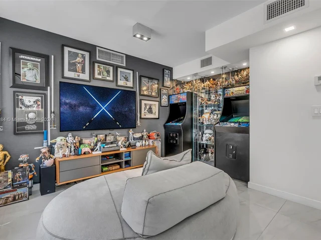 5660 Collins Ave # 2A, Miami Beach FL 33140