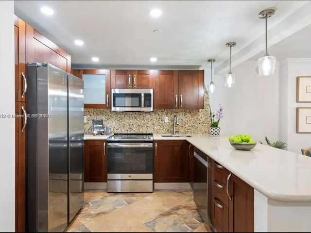 2625 Collins Ave # 809, Miami Beach FL 33140