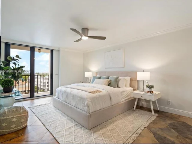 2625 Collins Ave # 809, Miami Beach FL 33140