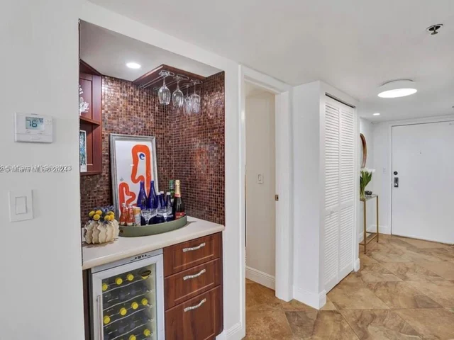 2625 Collins Ave # 809, Miami Beach FL 33140