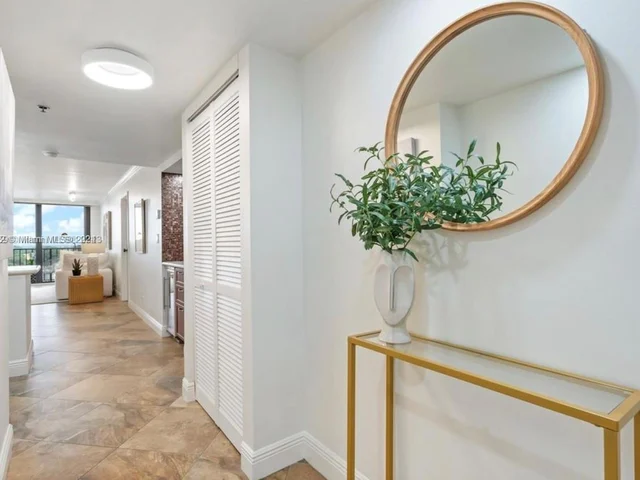 2625 Collins Ave # 809, Miami Beach FL 33140