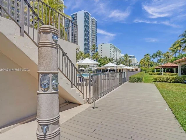 2625 Collins Ave # 809, Miami Beach FL 33140