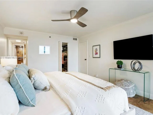 2625 Collins Ave # 809, Miami Beach FL 33140