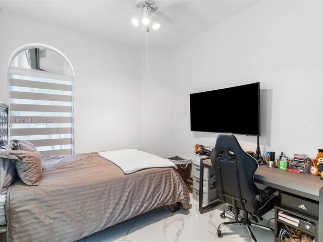 8489 NW 43rd Ct, Coral Springs FL 33065