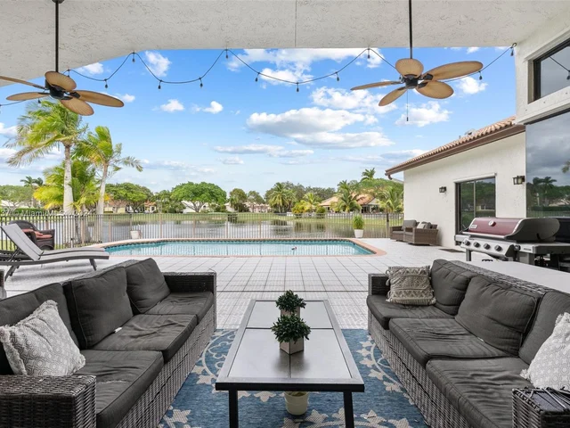 8489 NW 43rd Ct, Coral Springs FL 33065