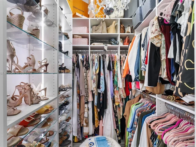 8489 NW 43rd Ct, Coral Springs FL 33065