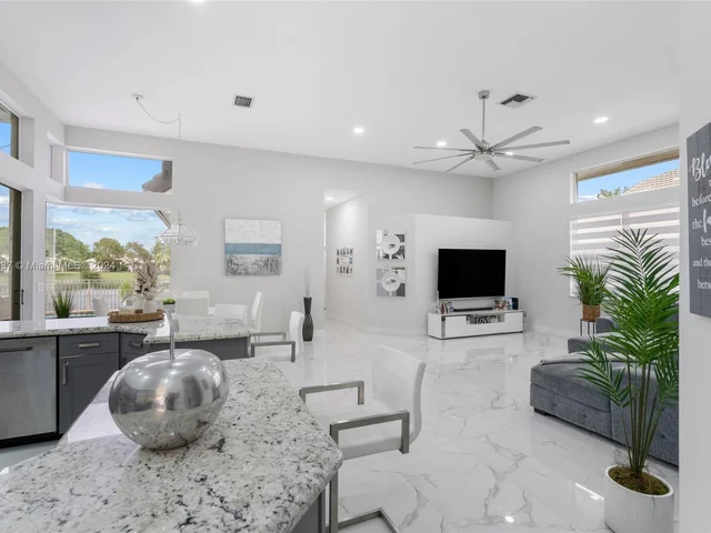 8489 NW 43rd Ct, Coral Springs FL 33065