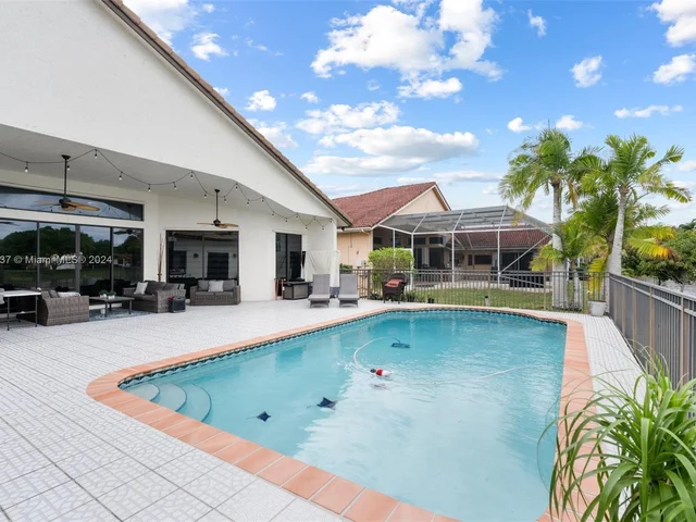 8489 NW 43rd Ct, Coral Springs FL 33065