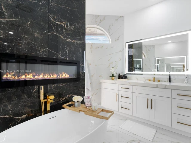 8489 NW 43rd Ct, Coral Springs FL 33065