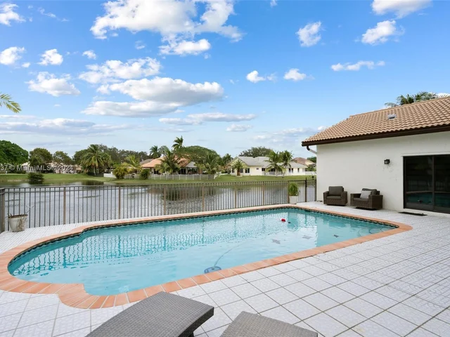 8489 NW 43rd Ct, Coral Springs FL 33065