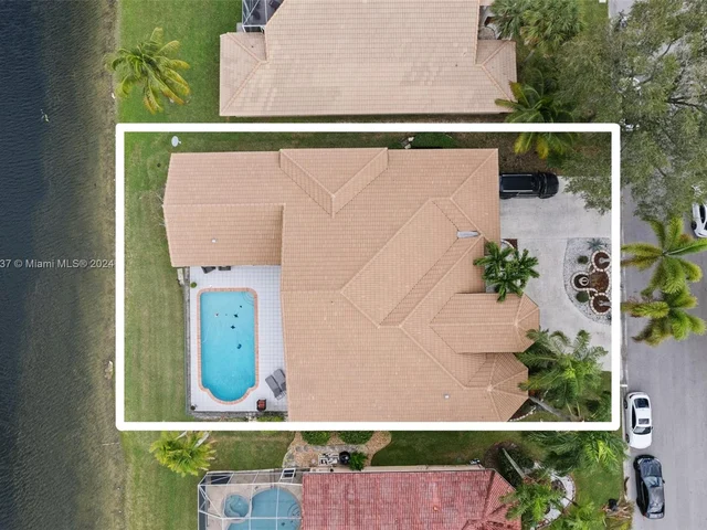 8489 NW 43rd Ct, Coral Springs FL 33065