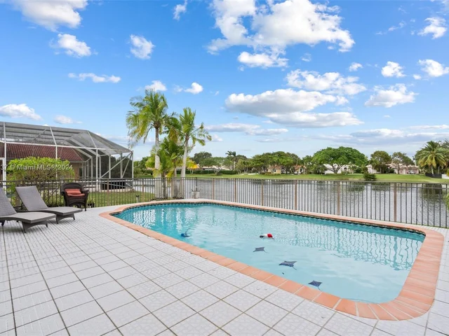 8489 NW 43rd Ct, Coral Springs FL 33065