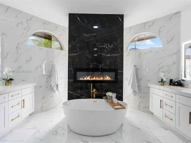 8489 NW 43rd Ct, Coral Springs FL 33065