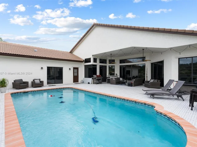 8489 NW 43rd Ct, Coral Springs FL 33065