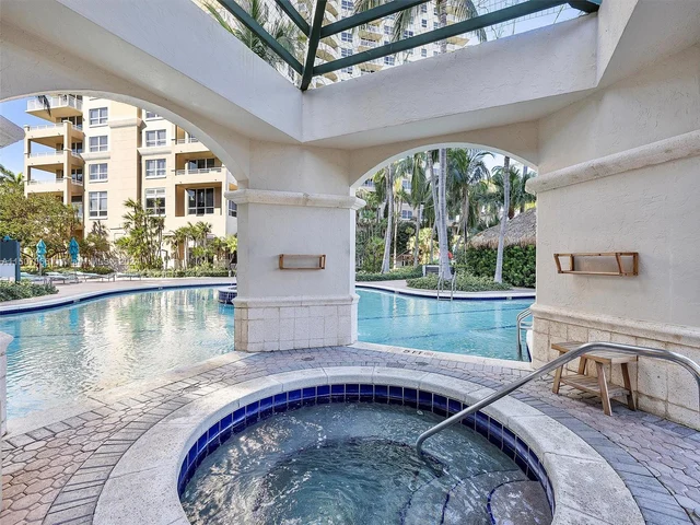 19501 W Country Club Dr # 2102, Aventura FL 33180