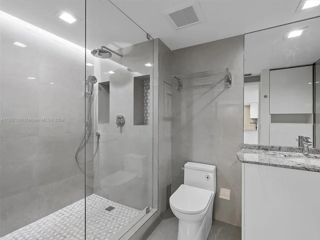 19501 W Country Club Dr # 2102, Aventura FL 33180