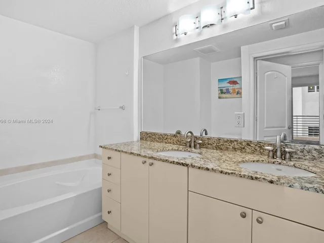 1830 Radius Dr # 822, Hollywood FL 33020