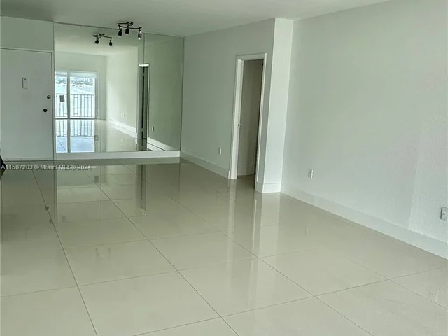 500 Bayview Dr # 630, Sunny Isles Beach FL 33160