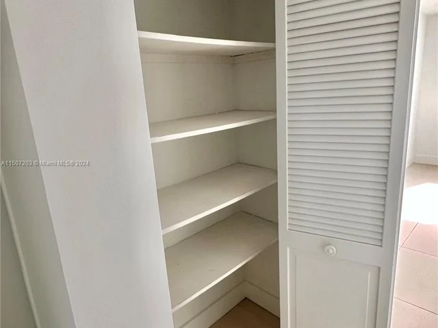 500 Bayview Dr # 630, Sunny Isles Beach FL 33160