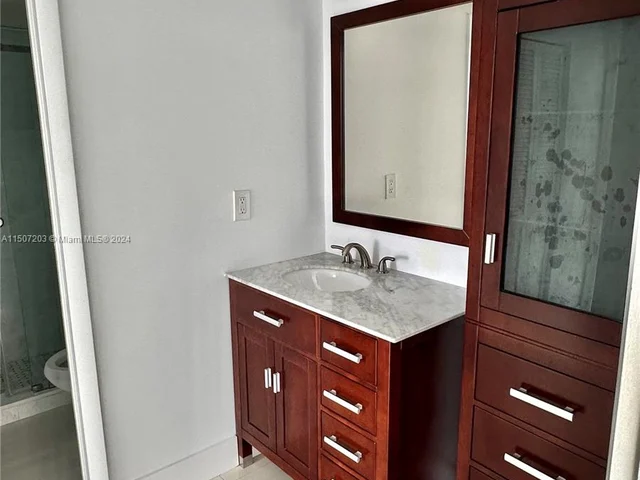 500 Bayview Dr # 630, Sunny Isles Beach FL 33160