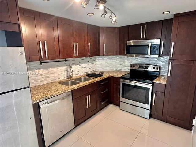 500 Bayview Dr # 630, Sunny Isles Beach FL 33160