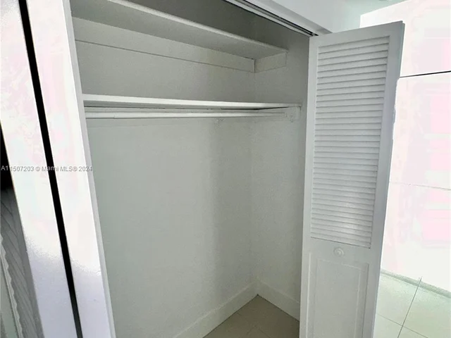 500 Bayview Dr # 630, Sunny Isles Beach FL 33160