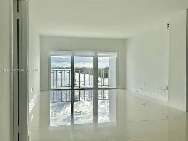 500 Bayview Dr # 630, Sunny Isles Beach FL 33160