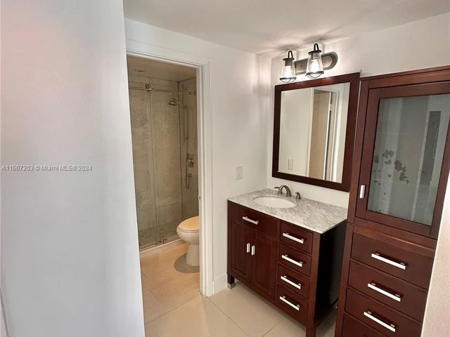 500 Bayview Dr # 630, Sunny Isles Beach FL 33160