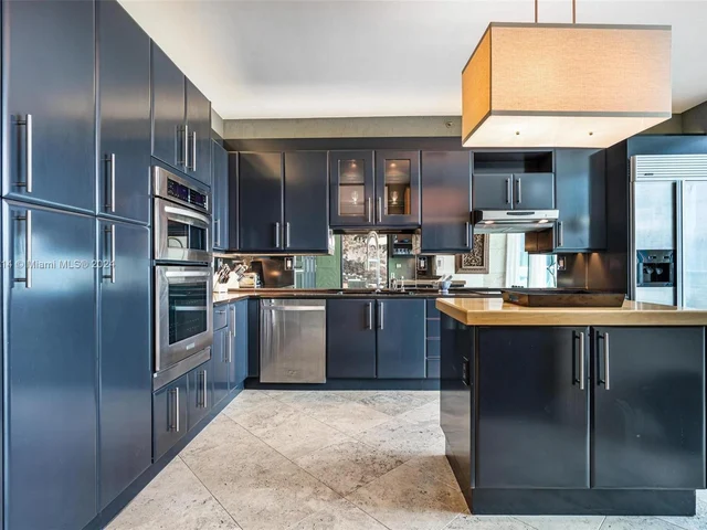 300 S Pointe Dr # 1604, Miami Beach FL 33139