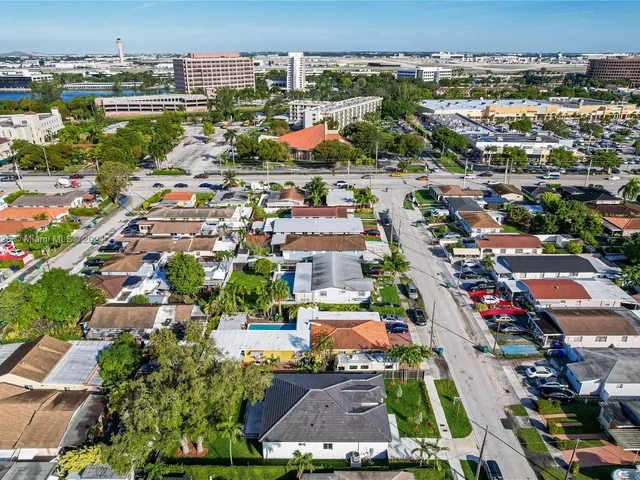 550 NW 58th Ct, Miami FL 33126
