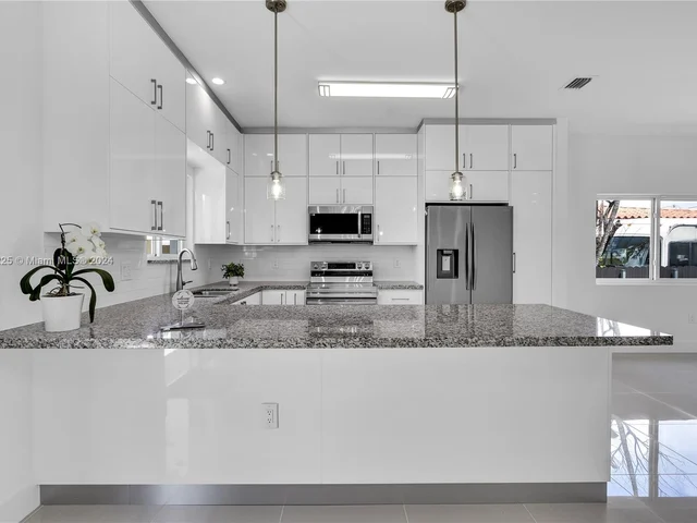 550 NW 58th Ct, Miami FL 33126