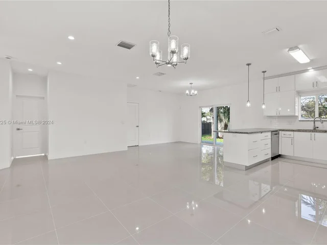 550 NW 58th Ct, Miami FL 33126