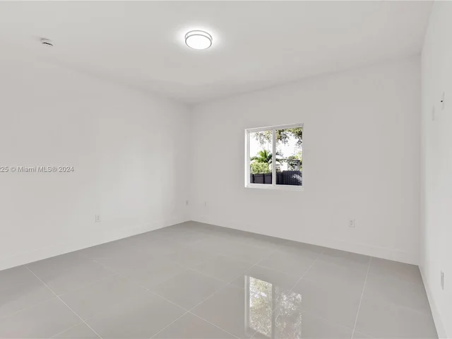 550 NW 58th Ct, Miami FL 33126