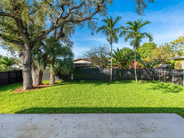 550 NW 58th Ct, Miami FL 33126