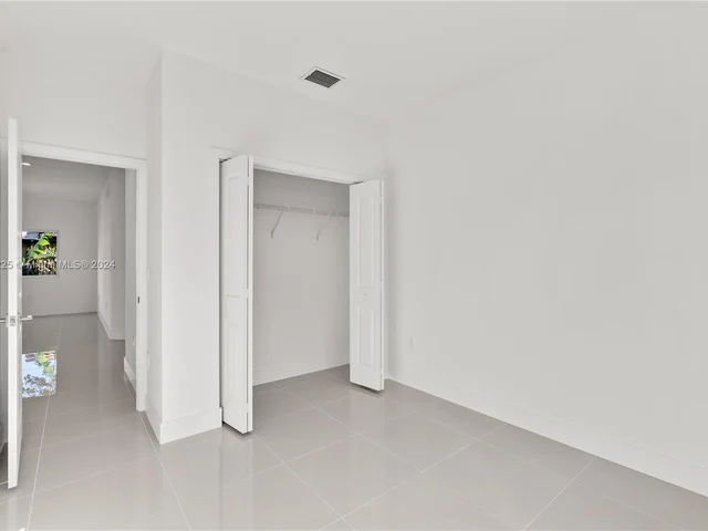 550 NW 58th Ct, Miami FL 33126