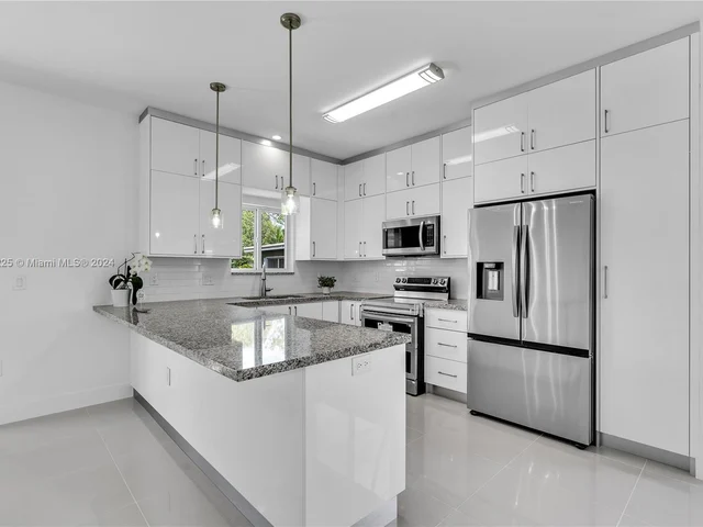 550 NW 58th Ct, Miami FL 33126