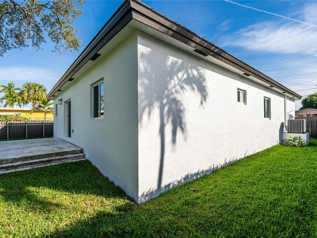 550 NW 58th Ct, Miami FL 33126