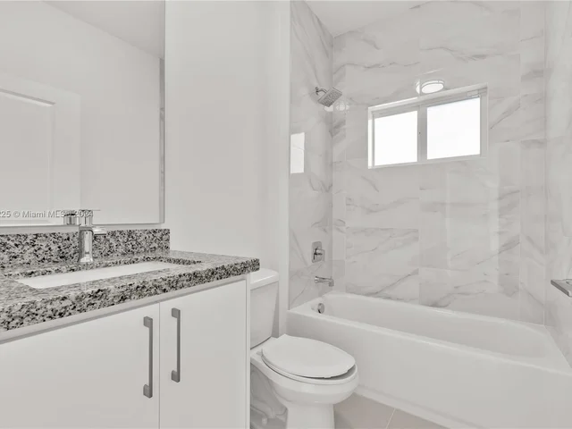 550 NW 58th Ct, Miami FL 33126