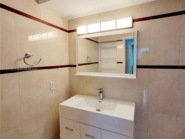 110 Washington Ave # 2408, Miami Beach FL 33139