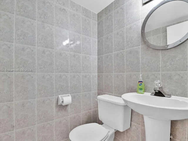 6969 Collins Ave # 412, Miami Beach FL 33141