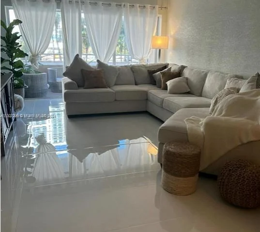 1985 S Ocean Dr # 2B, Hallandale Beach FL 33009