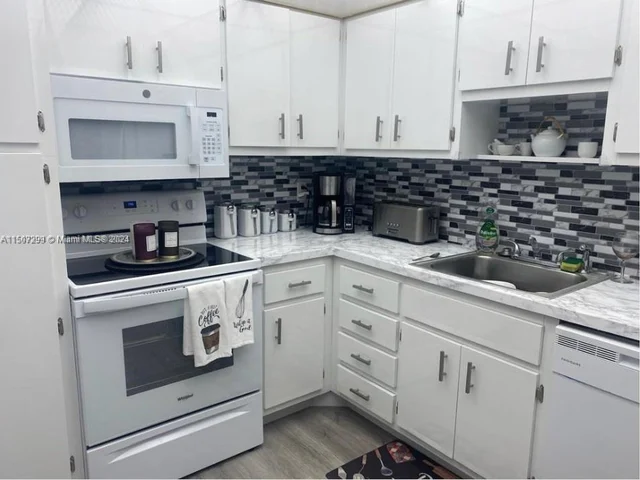 1985 S Ocean Dr # 2B, Hallandale Beach FL 33009