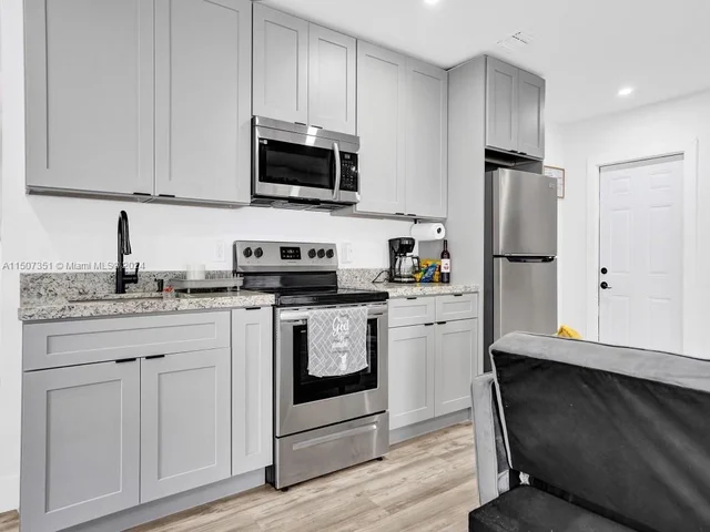 229 NW 7th Ave, Dania Beach FL 33004