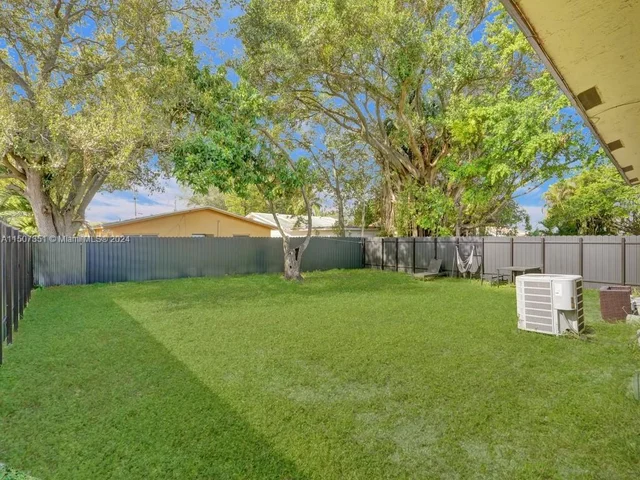 229 NW 7th Ave, Dania Beach FL 33004